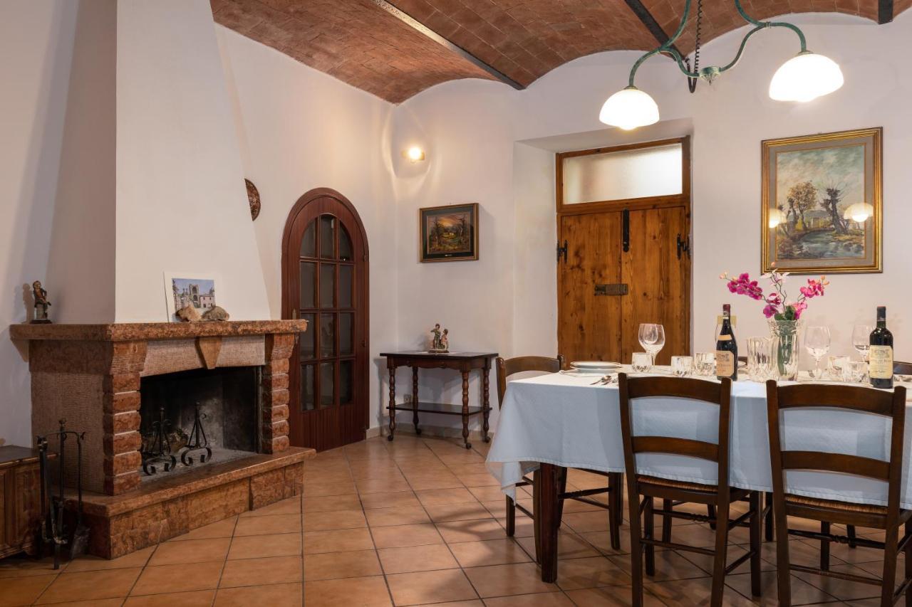 Enchanting Flat With Patio In Abbadia A Isola Monteriggioni Exteriér fotografie